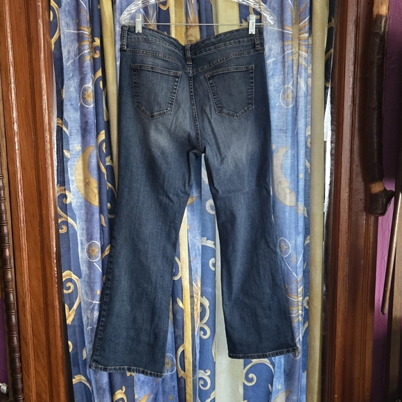 ST. Johns Bay BootCut Jean Size 12P - Picture 4 of 4